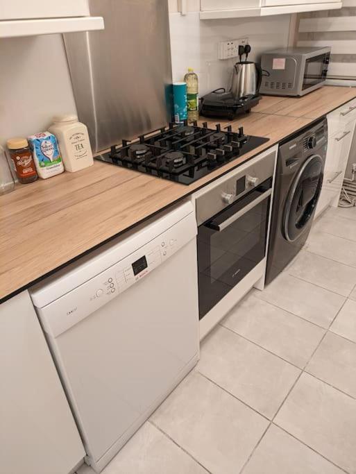 Flat, Apartment In Haggerston N1, Central Лондон Екстериор снимка