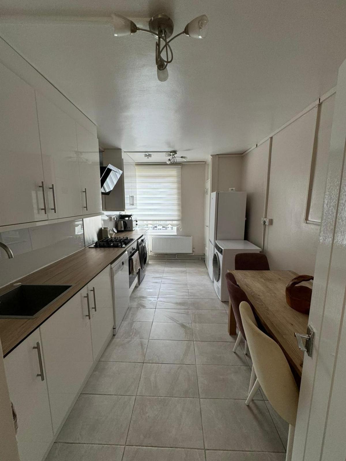Flat, Apartment In Haggerston N1, Central Лондон Екстериор снимка